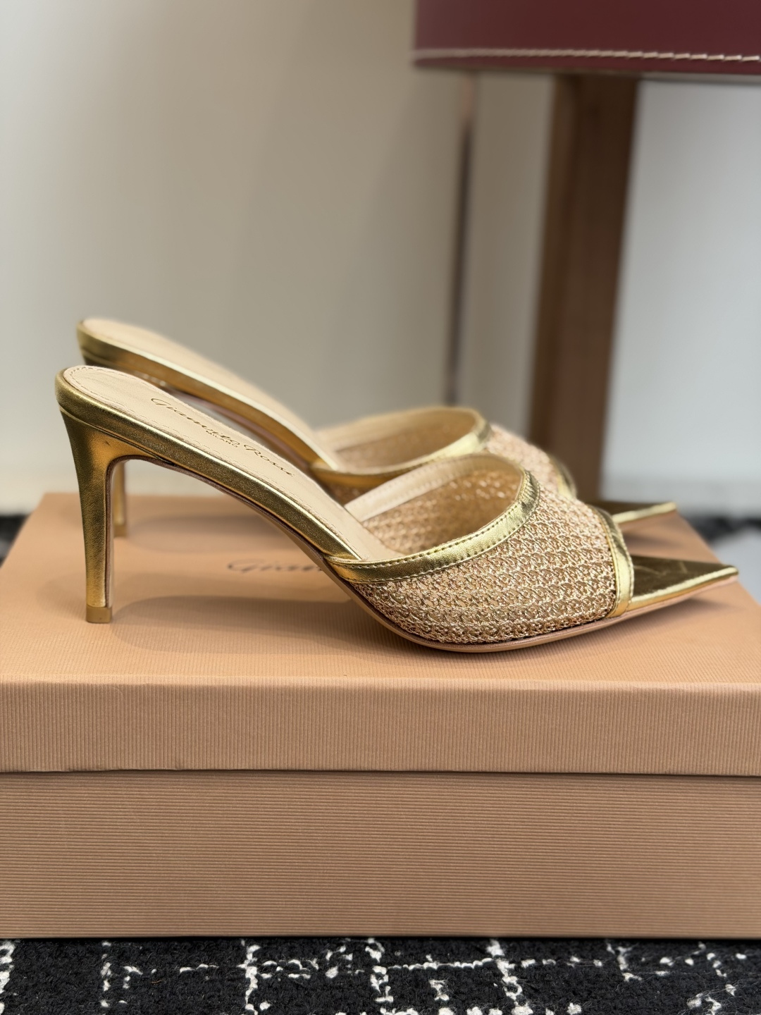 代购级吉安维托·罗西Gianvito Rossi 26春夏 尖头 细跟 凉拖鞋！轻松移动，高跟凉拖鞋！特