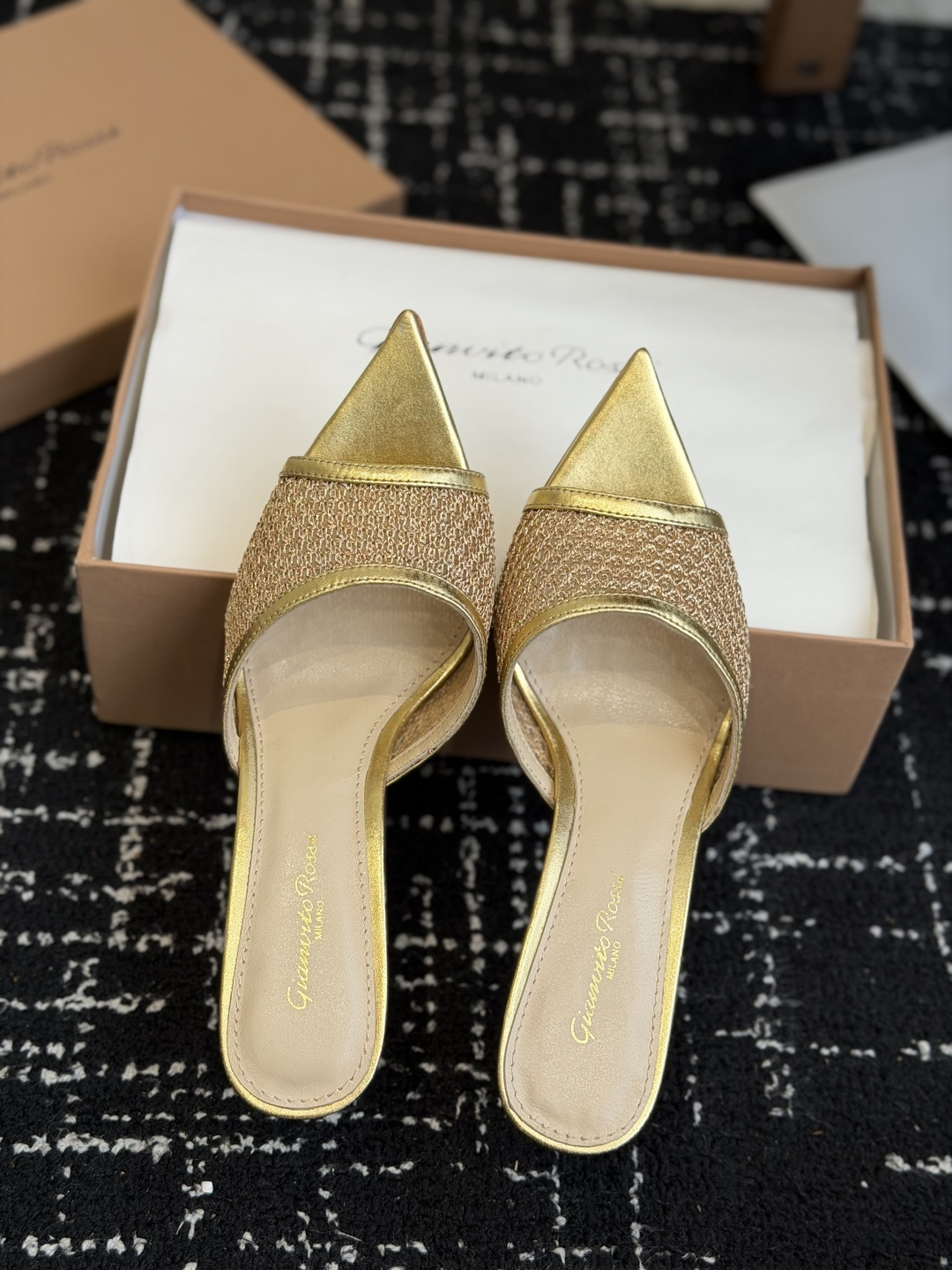 代购级吉安维托·罗西Gianvito Rossi 26春夏 尖头 细跟 凉拖鞋！轻松移动，高跟凉拖鞋！特