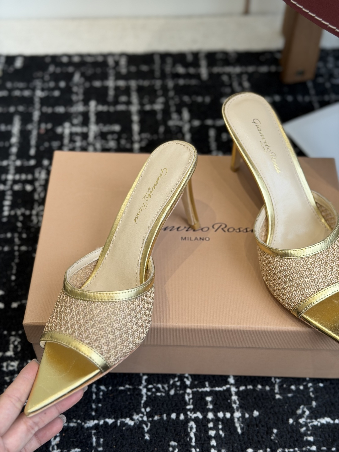 代购级吉安维托·罗西Gianvito Rossi 26春夏 尖头 细跟 凉拖鞋！轻松移动，高跟凉拖鞋！特