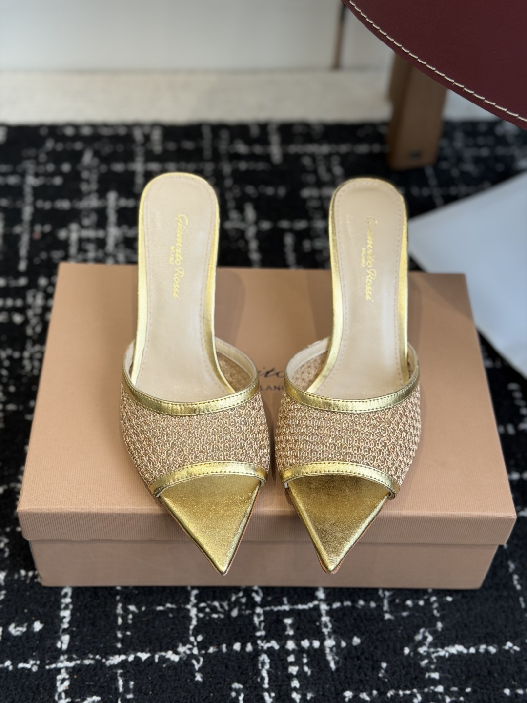 代购级吉安维托·罗西Gianvito Rossi 26春夏 尖头 细跟 凉拖鞋！轻松移动，高跟凉拖鞋！特