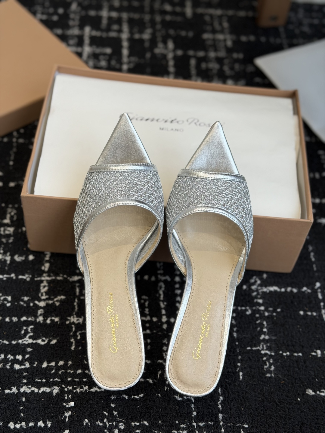 代购级吉安维托·罗西Gianvito Rossi 26春夏 尖头 细跟 凉拖鞋！轻松移动，高跟凉拖鞋！特