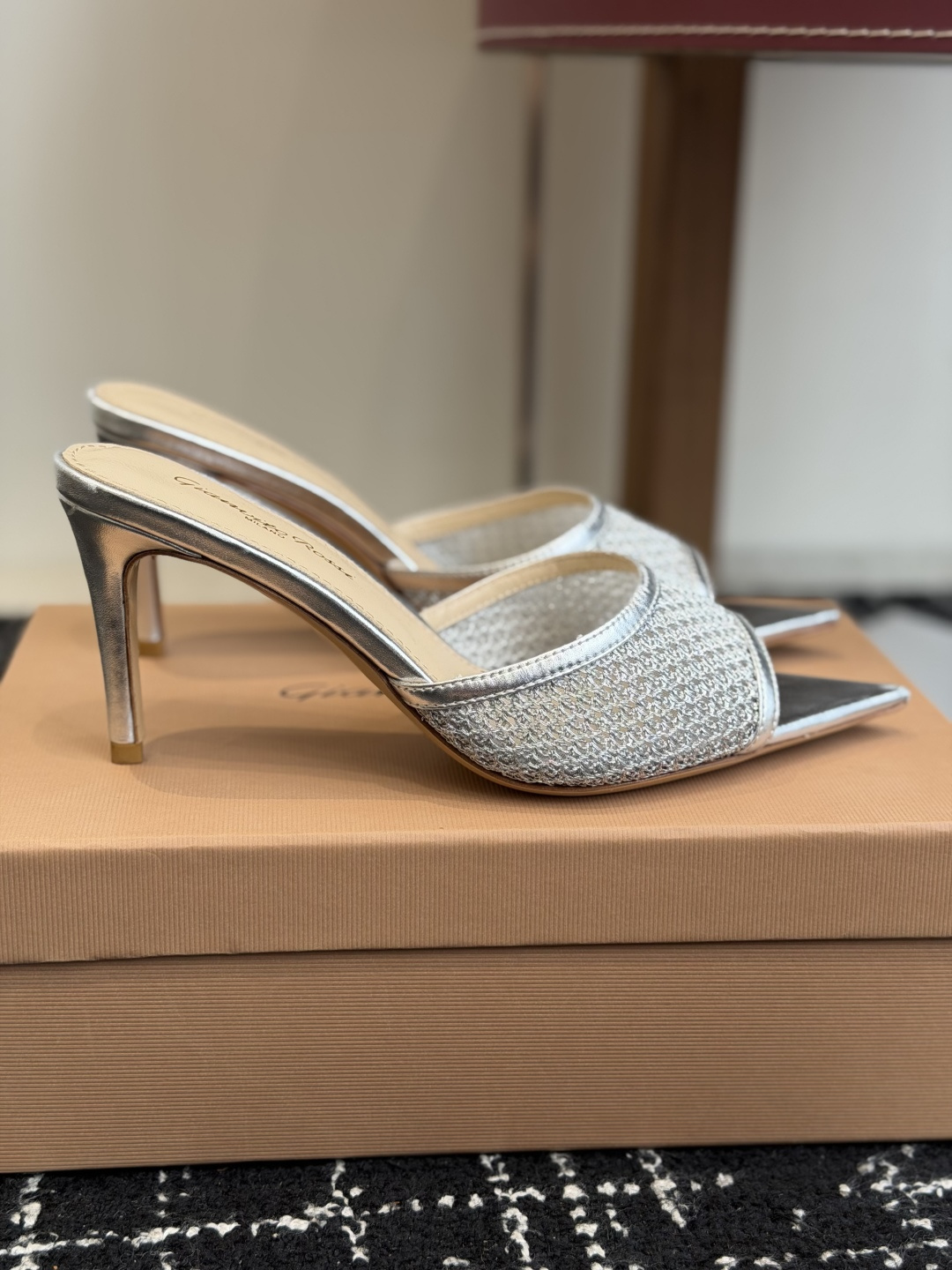 代购级吉安维托·罗西Gianvito Rossi 26春夏 尖头 细跟 凉拖鞋！轻松移动，高跟凉拖鞋！特