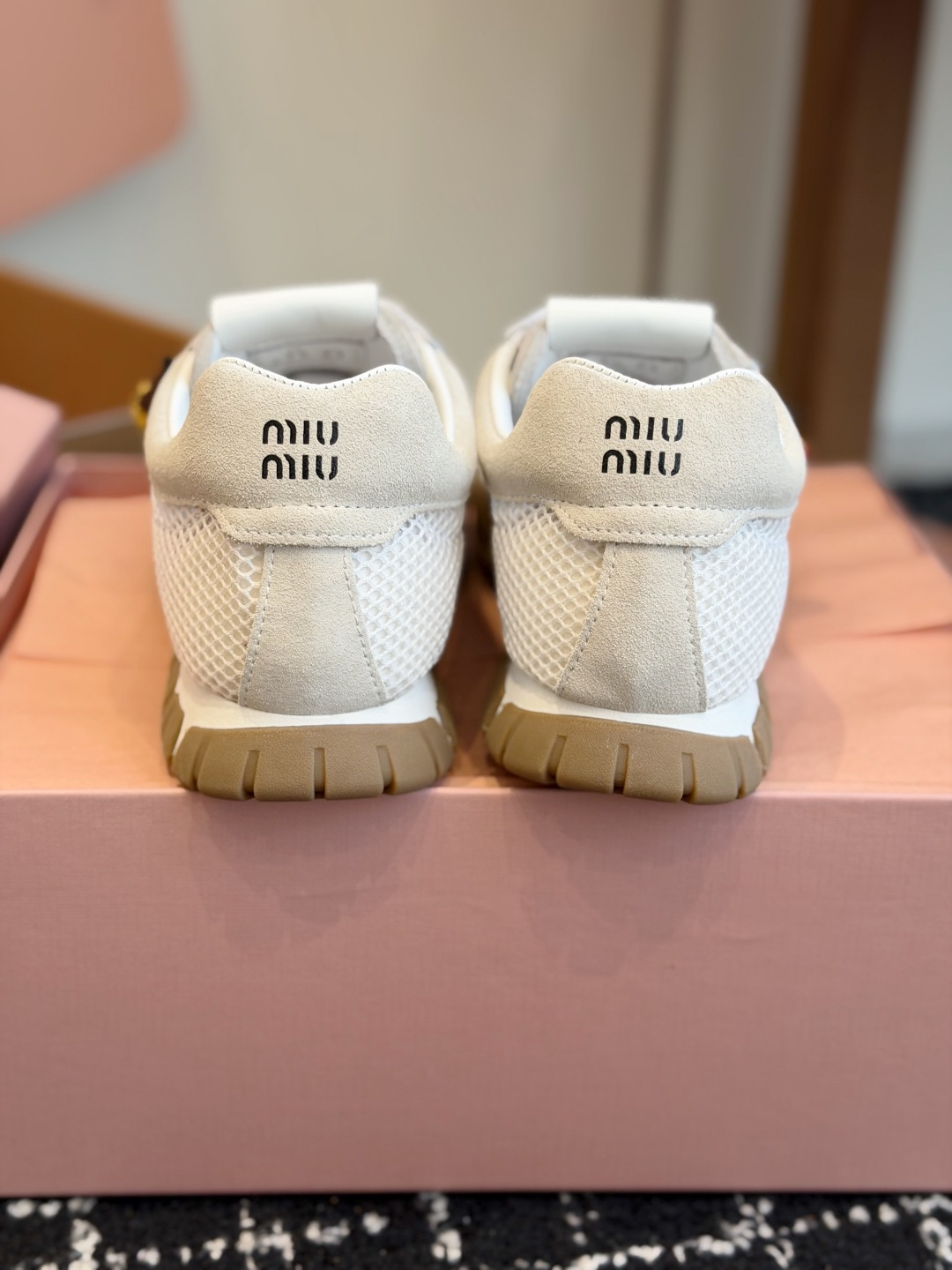 代购级(⚠️官网同步✈️盒包装)Miu Miu 26ss 新色 春夏新款走秀MiuMiu 情侣款 玛丽 代购级(⚠️官网同步✈️盒包装)Miu Miu 26ss 新色 春夏新款走秀MiuMiu 情侣款 玛丽