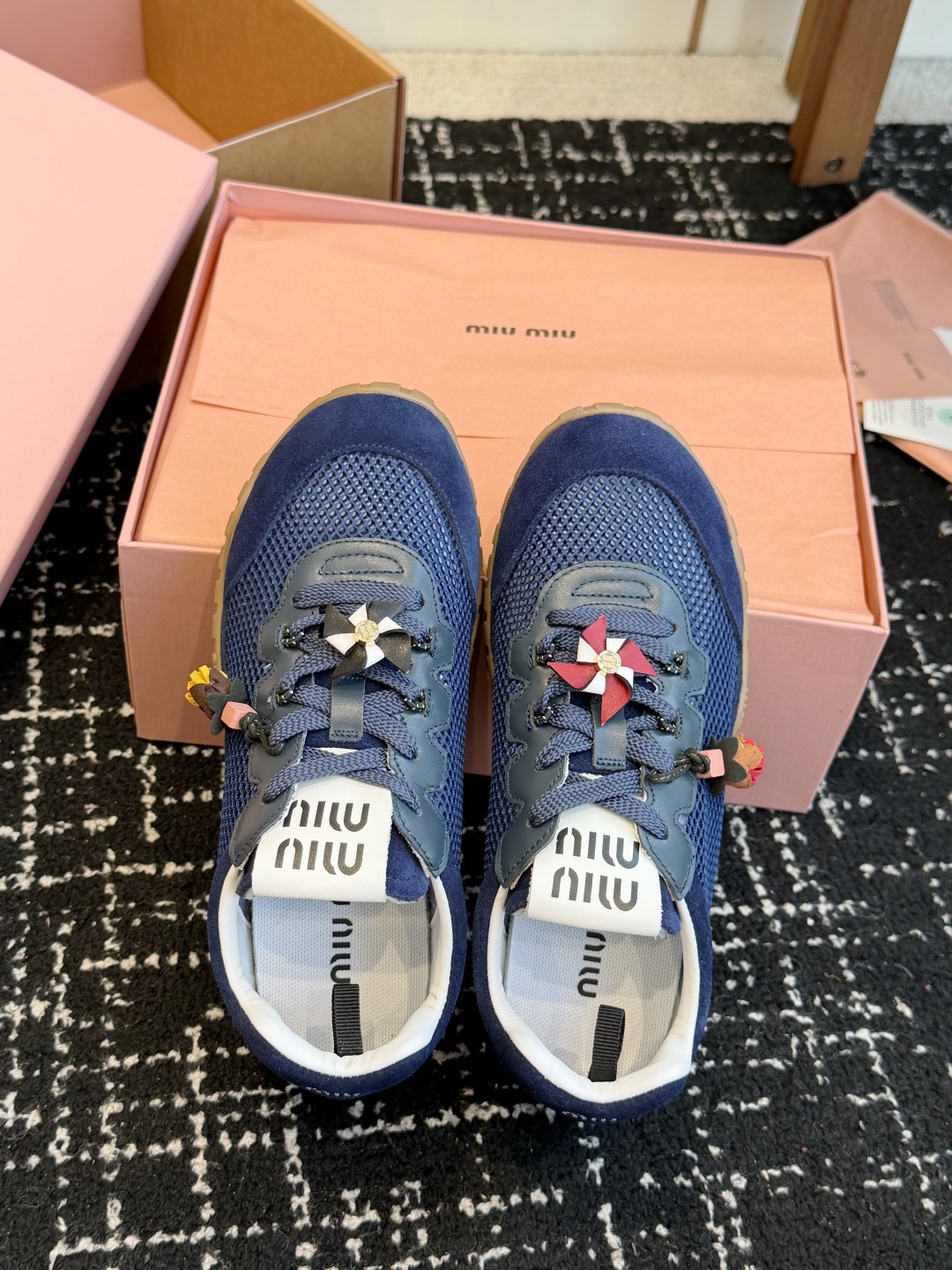 代购级(⚠️官网同步✈️盒包装)Miu Miu 26ss 新色 春夏新款走秀MiuMiu 情侣款 玛丽 代购级(⚠️官网同步✈️盒包装)Miu Miu 26ss 新色 春夏新款走秀MiuMiu 情侣款 玛丽