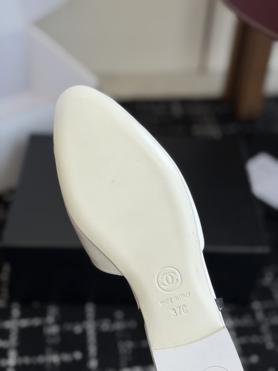 代购级CHANEL 香奈儿 26ss 春夏秀款 后空 凉鞋 第一眼看上就被种草了金色流动线条高跟凉鞋，极