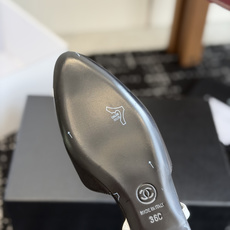 代购级CHANEL 香奈儿 26ss 春夏秀款 后空 凉鞋 第一眼看上就被种草了金色流动线条高跟凉鞋,极 代购级CHANEL 香奈儿 26ss 春夏秀款 后空 凉鞋 第一眼看上就被种草了金色流动线条高跟凉鞋,极