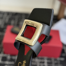 东莞代购级Roger vivier Rv包皮方扣凉拖 2026ss以质感超强的胎牛皮 纯手工制成 简约不 东莞代购级Roger vivier Rv包皮方扣凉拖 2026ss以质感超强的胎牛皮 纯手工制成 简约不