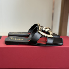 东莞代购级Roger vivier Rv包皮方扣凉拖 2026ss以质感超强的胎牛皮 纯手工制成 简约不 东莞代购级Roger vivier Rv包皮方扣凉拖 2026ss以质感超强的胎牛皮 纯手工制成 简约不