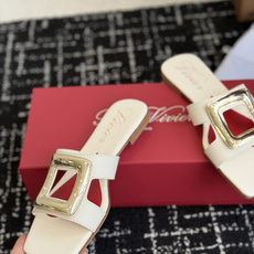 东莞代购级Roger vivier Rv包皮方扣凉拖 2026ss以质感超强的胎牛皮 纯手工制成 简约不 东莞代购级Roger vivier Rv包皮方扣凉拖 2026ss以质感超强的胎牛皮 纯手工制成 简约不