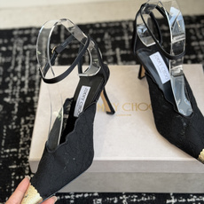 代购级Jimmy Choo jc 周仰杰 新款蕾丝高跟鞋,这对复古小蕾丝,绝对是鞋柜C位的不二之选! 代购级Jimmy Choo jc 周仰杰 新款蕾丝高跟鞋,这对复古小蕾丝,绝对是鞋柜C位的不二之选!