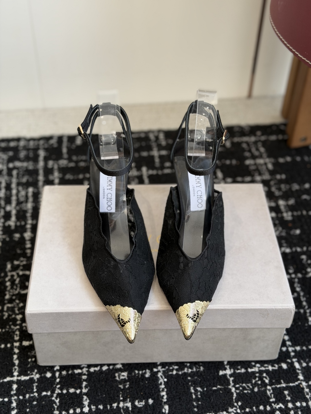 代购级Jimmy Choo jc  周仰杰  新款蕾丝高跟鞋，这对复古小蕾丝，绝对是鞋柜C位的不二之选！