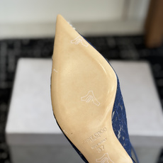 代购级Jimmy Choo jc 周仰杰 新款蕾丝高跟鞋,这对复古小蕾丝,绝对是鞋柜C位的不二之选! 代购级Jimmy Choo jc 周仰杰 新款蕾丝高跟鞋,这对复古小蕾丝,绝对是鞋柜C位的不二之选!