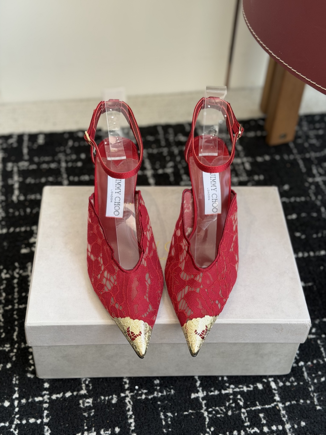 代购级Jimmy Choo jc  周仰杰  新款蕾丝高跟鞋，这对复古小蕾丝，绝对是鞋柜C位的不二之选！