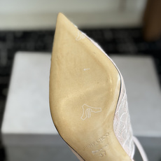 代购级Jimmy Choo jc 周仰杰 新款蕾丝高跟鞋,这对复古小蕾丝,绝对是鞋柜C位的不二之选! 代购级Jimmy Choo jc 周仰杰 新款蕾丝高跟鞋,这对复古小蕾丝,绝对是鞋柜C位的不二之选!