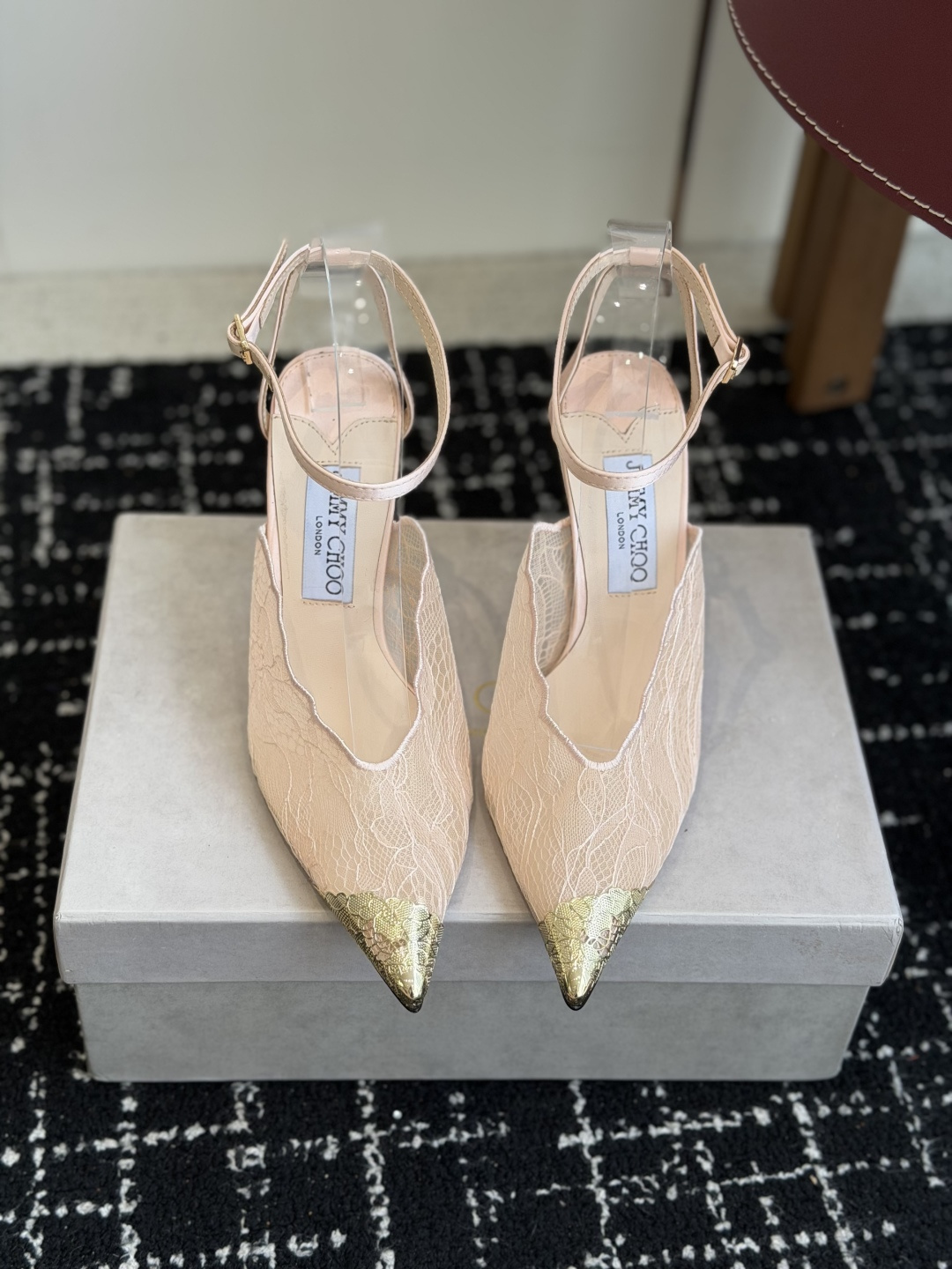 代购级Jimmy Choo jc  周仰杰  新款蕾丝高跟鞋，这对复古小蕾丝，绝对是鞋柜C位的不二之选！