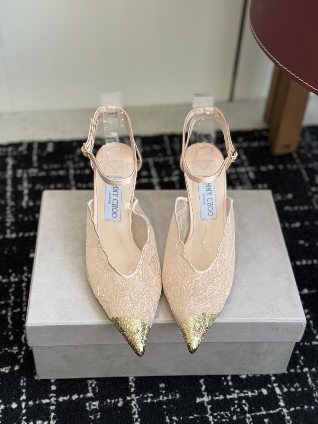 代购级Jimmy Choo jc  周仰杰  新款蕾丝高跟鞋，这对复古小蕾丝，绝对是鞋柜C位的不二之选！