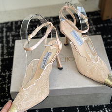 代购级Jimmy Choo jc 周仰杰 新款蕾丝高跟鞋,这对复古小蕾丝,绝对是鞋柜C位的不二之选! 代购级Jimmy Choo jc 周仰杰 新款蕾丝高跟鞋,这对复古小蕾丝,绝对是鞋柜C位的不二之选!