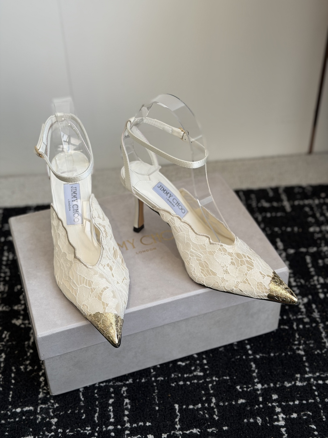 代购级Jimmy Choo jc  周仰杰  新款蕾丝高跟鞋，这对复古小蕾丝，绝对是鞋柜C位的不二之选！