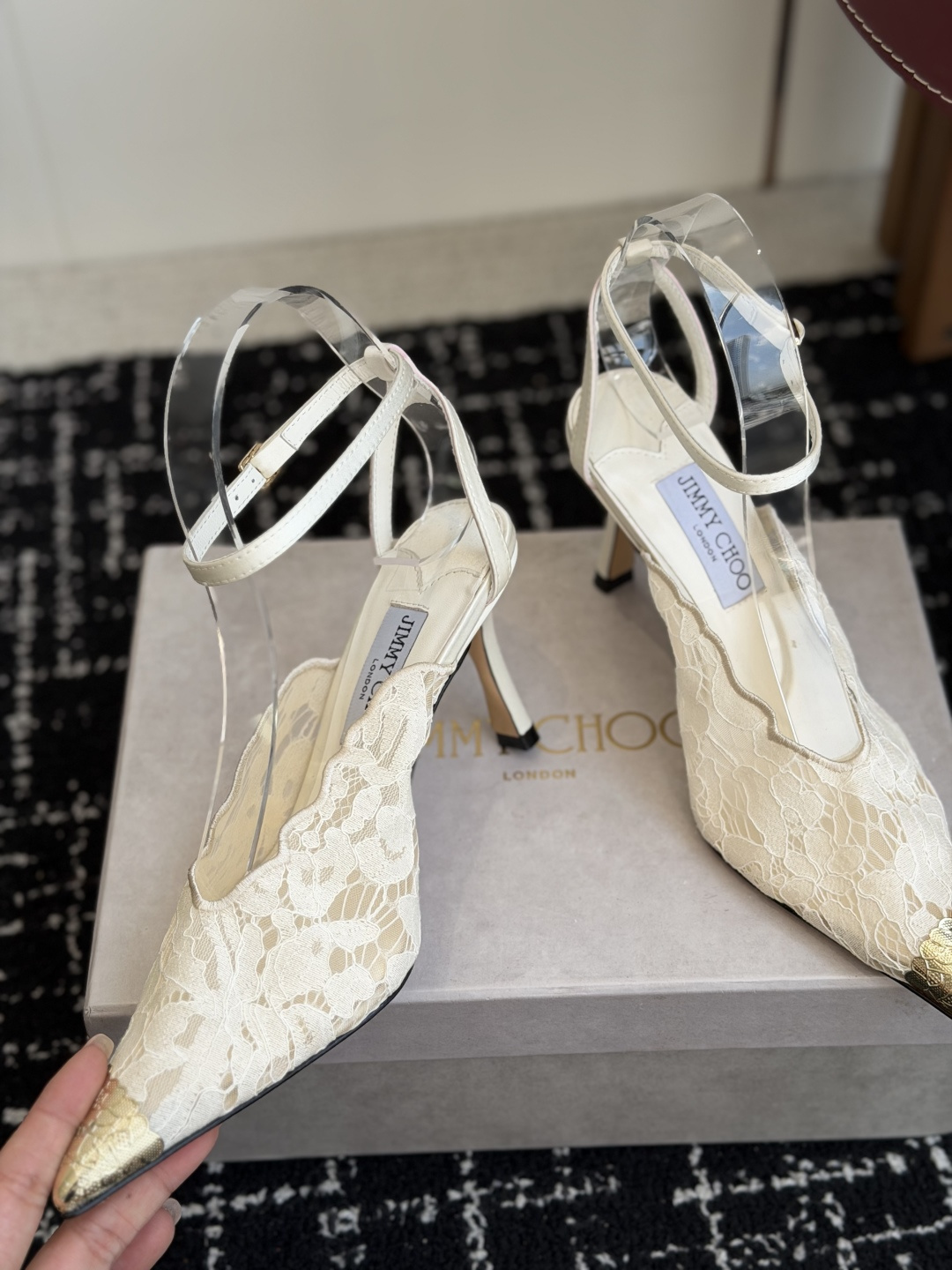 代购级Jimmy Choo jc  周仰杰  新款蕾丝高跟鞋，这对复古小蕾丝，绝对是鞋柜C位的不二之选！