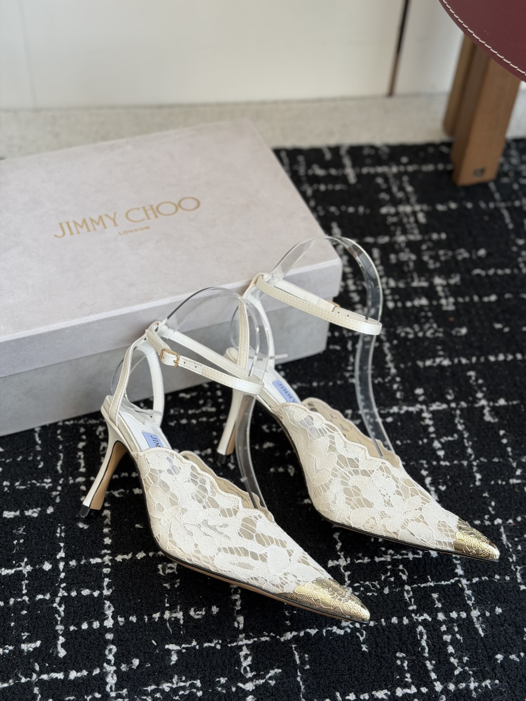 代购级Jimmy Choo jc  周仰杰  新款蕾丝高跟鞋，这对复古小蕾丝，绝对是鞋柜C位的不二之选！