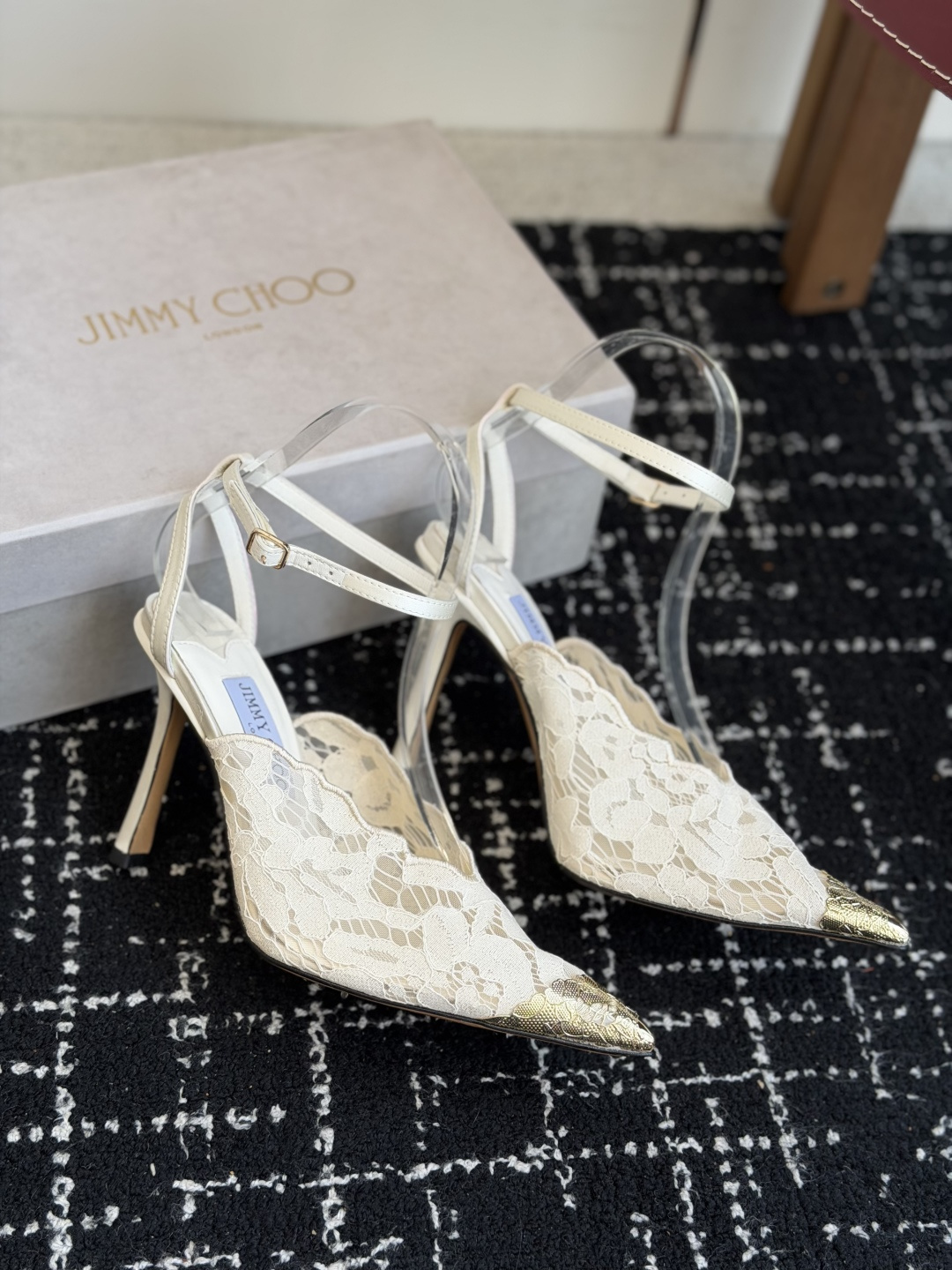 代购级Jimmy Choo jc  周仰杰  新款蕾丝高跟鞋，这对复古小蕾丝，绝对是鞋柜C位的不二之选！