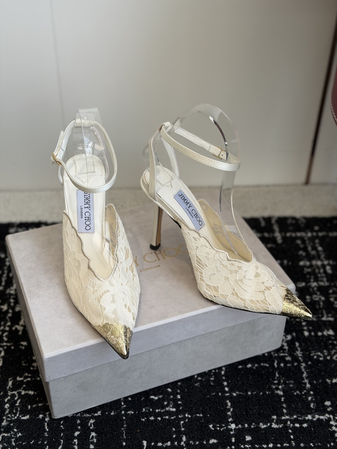 代购级Jimmy Choo jc  周仰杰  新款蕾丝高跟鞋，这对复古小蕾丝，绝对是鞋柜C位的不二之选！