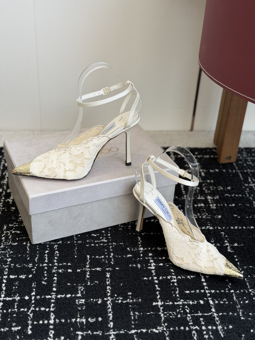 代购级Jimmy Choo jc  周仰杰  新款蕾丝高跟鞋，这对复古小蕾丝，绝对是鞋柜C位的不二之选！