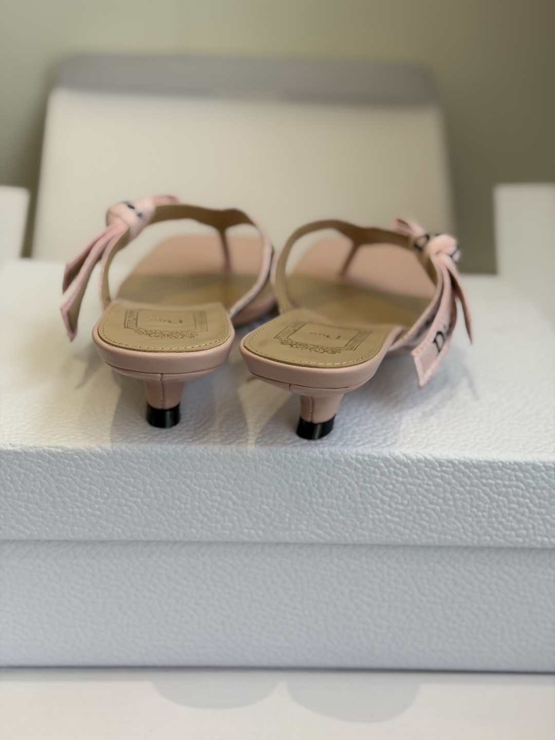 东莞代购级DIOR 迪奥新品编织电绣凉拖 夹脚拖休闲度假风 夏日必入搭配单品 面料：立体刺绣 飞织内里：