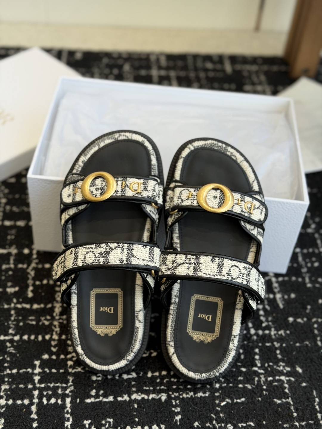 代购级Dior 夏季爆款 魔术贴拖鞋 凉鞋 GO原版复刻 高端定制  超耐看超百搭款 上脚非常舒适 超好