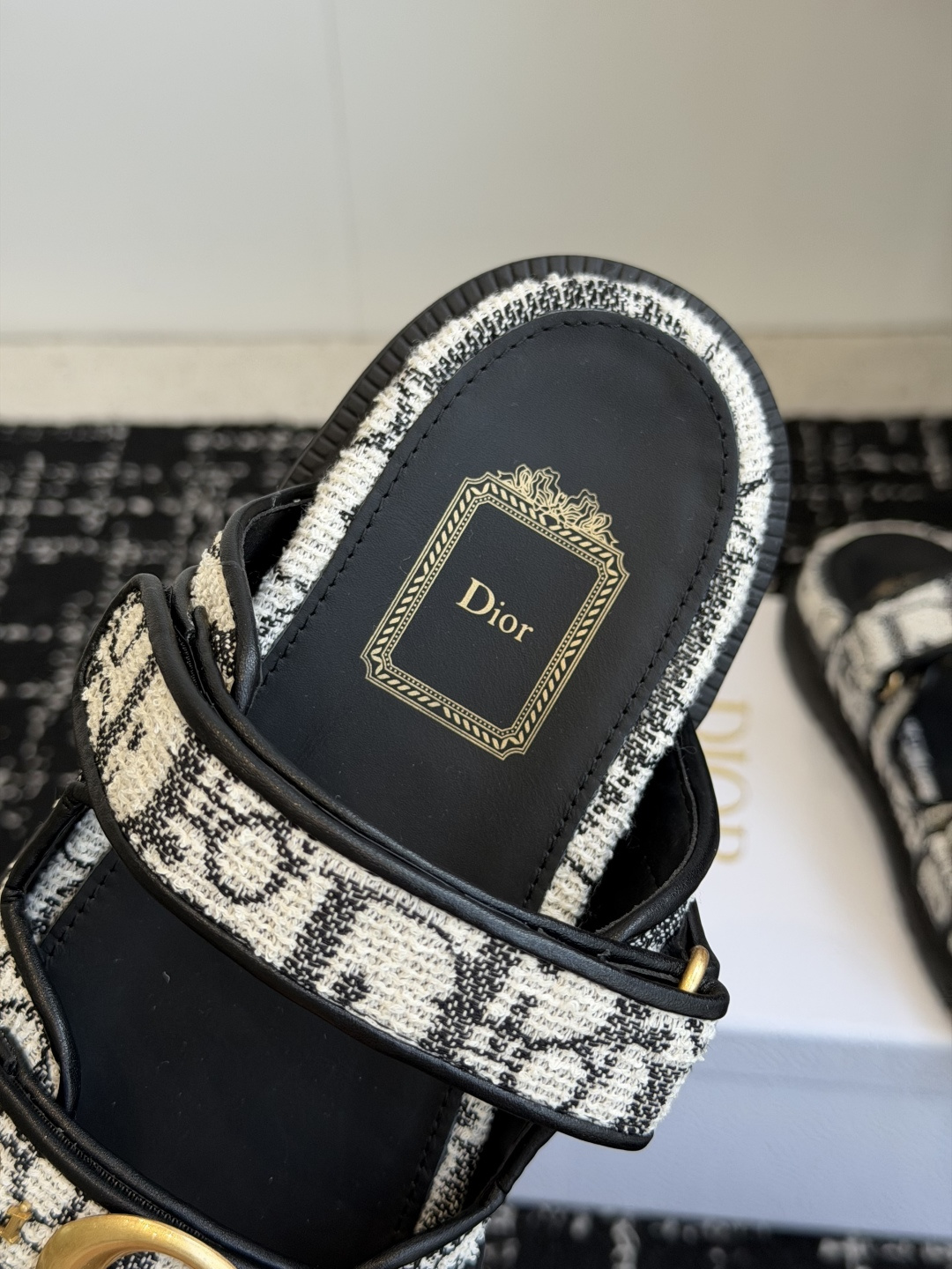 代购级Dior 夏季爆款 魔术贴拖鞋 凉鞋 GO原版复刻 高端定制  超耐看超百搭款 上脚非常舒适 超好