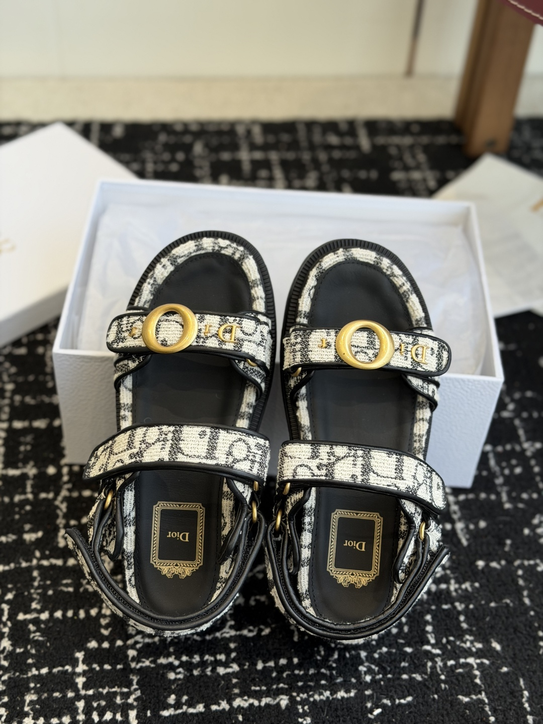 代购级Dior 夏季爆款 魔术贴拖鞋 凉鞋 GO原版复刻 高端定制  超耐看超百搭款 上脚非常舒适 超好