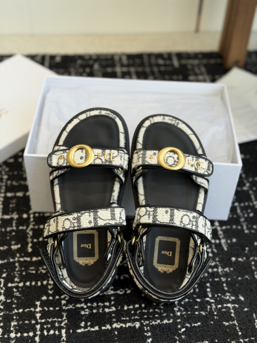 代购级Dior 夏季爆款 魔术贴拖鞋 凉鞋 GO原版复刻 高端定制  超耐看超百搭款 上脚非常舒适 超好