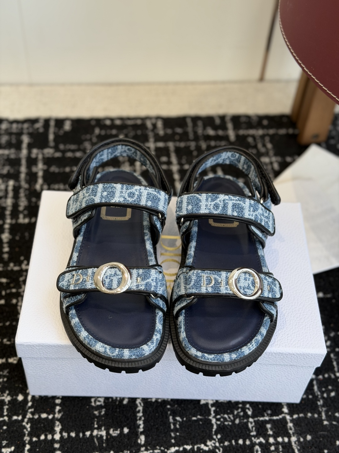 NO:875467,Purchasing-grade Dior hot summer style, Velcro slippers, sandals, GO original replica, high-end customization, super durable and versatile, very comfortable on the feet, super easy to wear, more fragrant than the fragrant grandma style, original cowhide leather/embroidery on the upper, original d hardware buckle, original molded TPU outsole Size #35-44 (404142 custom-made, non-refundable), slippers and sandals, dior, sandals, slippers, cowhide19860909代购级 Dior 夏季爆款 魔术贴拖鞋 凉鞋 GO原版复刻 高端定制  超耐看超百搭款 上脚非常舒适 超好穿 比香奶奶款还香 鞋面原版牛皮 /刺绣 原版d五金扣 ,原版开模TPU大底 Size#35-44（404142定做不退换）,拖鞋凉鞋,dior,sandals,slippers,cowhide,Women's Shoes