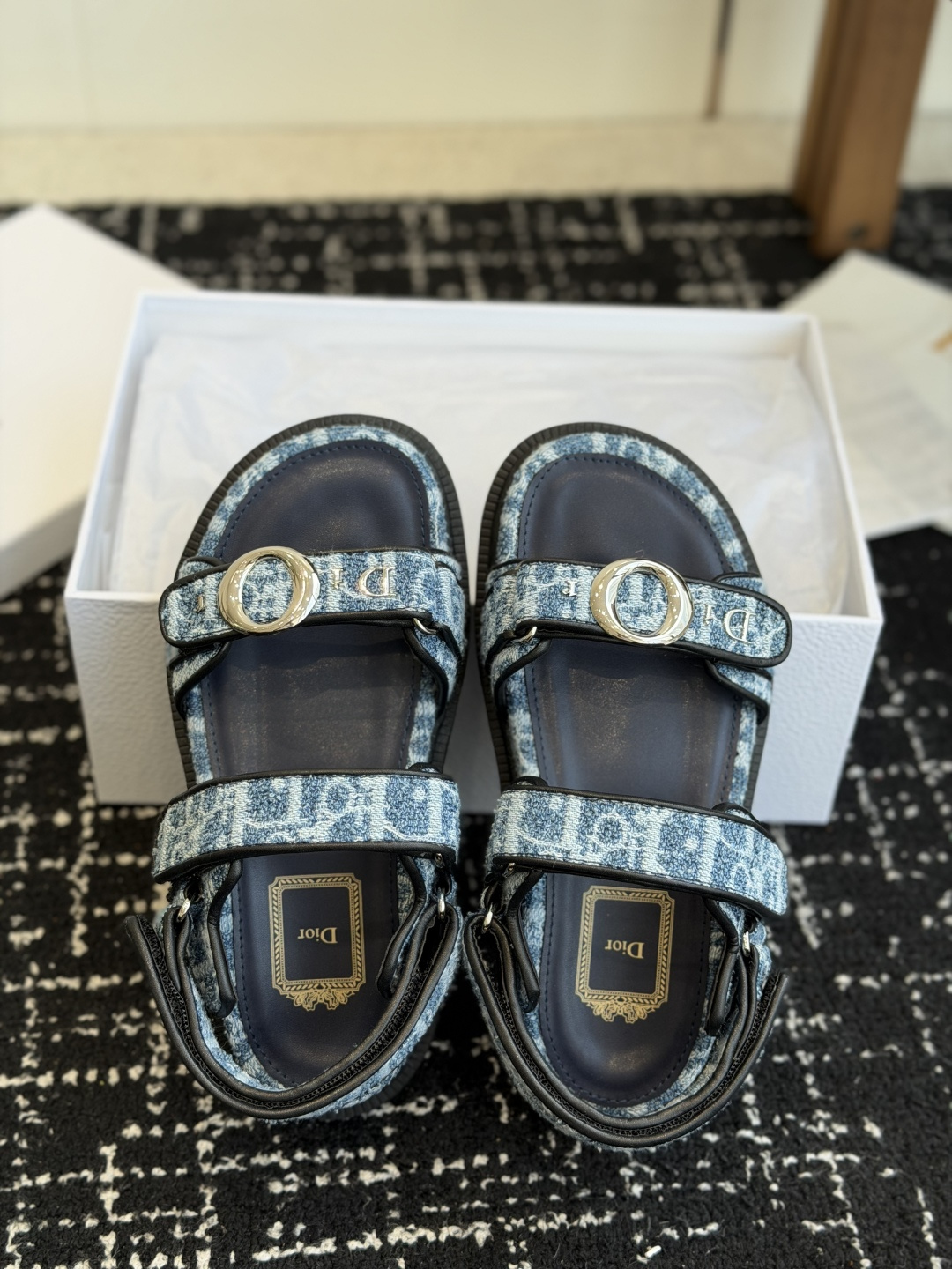 代购级Dior 夏季爆款 魔术贴拖鞋 凉鞋 GO原版复刻 高端定制  超耐看超百搭款 上脚非常舒适 超好
