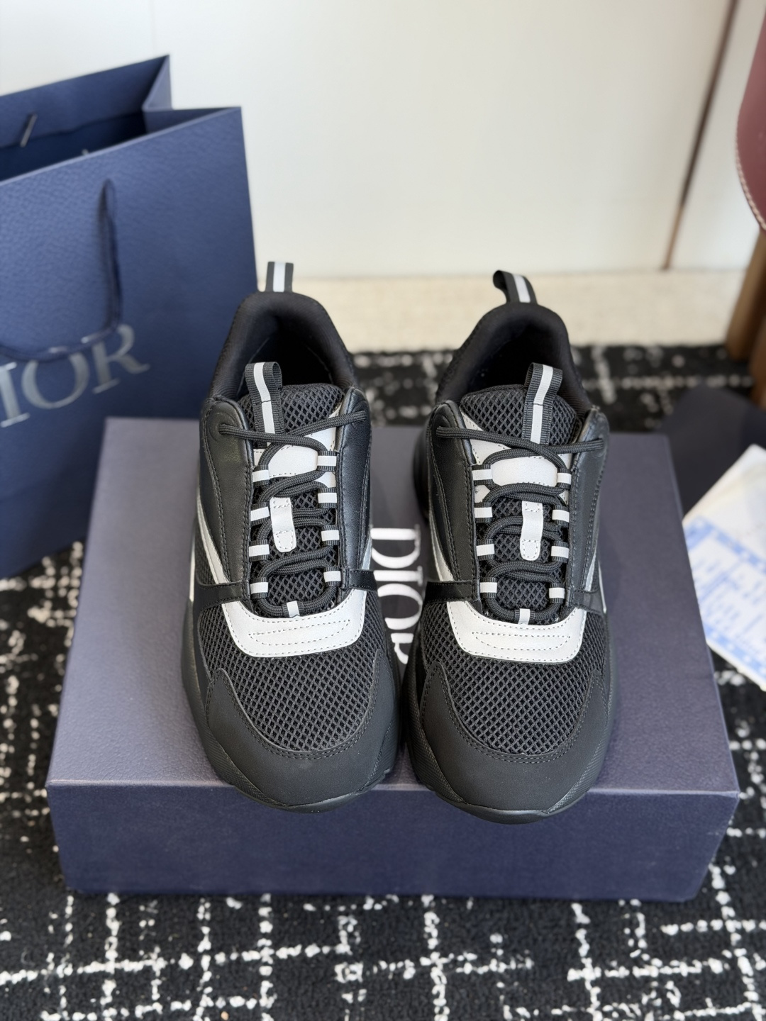 NO:875477,Purchasing-grade Dior star model 26ss, the main popular product, the newly released Dior Dior Chrono new casual sports shoes, running shoes and dad shoes are really cool and full of futuristic feeling! Really cool!  Once again interpreting Dior's concept of cool fashion, the lucky star will bless you with good luck. The new EVA sole is super light and super soft! A perfect replica of the original!  Size#36-47 (women’s sizes 36, 37, 38 and men’s sizes 46, 47 are non-refundable), casual shoes/sports shoes, dior, dior, sneakers19860909代购级 Dior 明星款26ss 主推爆品 全新发售的迪奥 Dior Chrono 新款休闲运动鞋跑鞋老爹鞋 真的酷毙了,未来感十足! 真的好飒！再次演绎了迪奥酷时尚的理念,幸运星为你加持好运,全新的EVA鞋底超轻超软!原版完美复刻！ Size#36-47（女码36,37,38和男码46,47不退换）,休闲鞋/运动鞋,dior,dior,sneakers,Women's Shoes