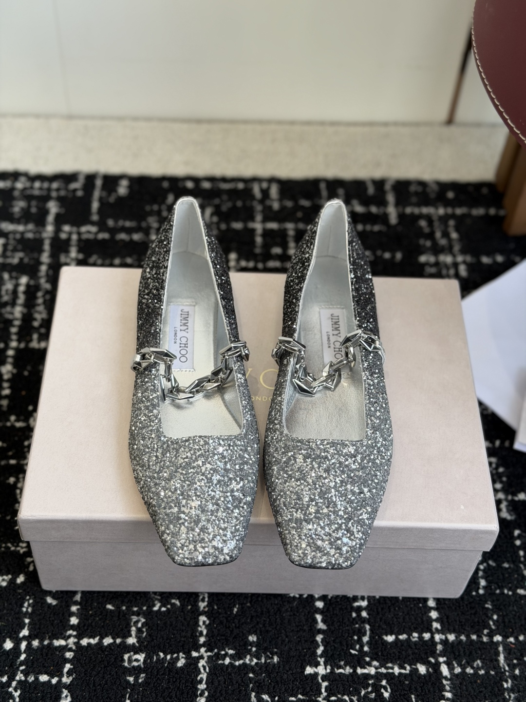东莞代购级Jimmy Choo 26ss新品方头单鞋 高品质颜值单品推荐，贸易公司订单同步专柜 主打精致