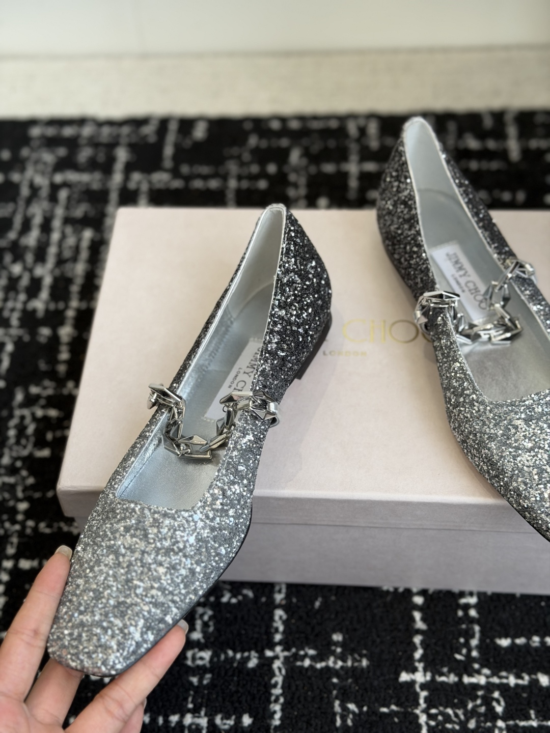 东莞代购级Jimmy Choo 26ss新品方头单鞋 高品质颜值单品推荐，贸易公司订单同步专柜 主打精致