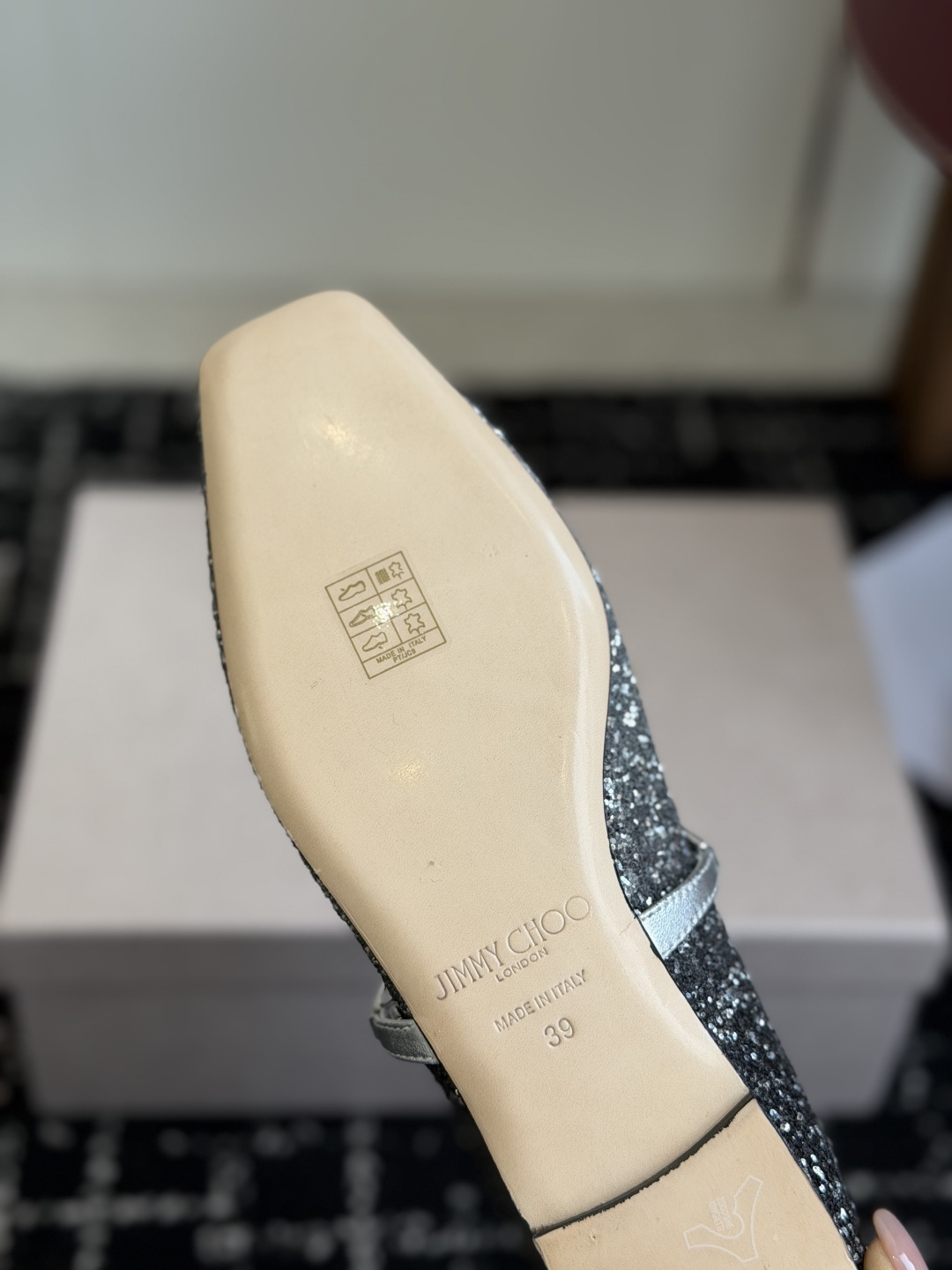 东莞代购级Jimmy Choo 26ss新品方头单鞋 高品质颜值单品推荐，贸易公司订单同步专柜 主打精致