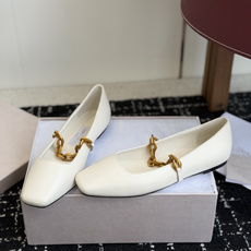 东莞代购级Jimmy Choo 26ss新品方头单鞋 高品质颜值单品推荐,贸易公司订单同步专柜 主打精致 东莞代购级Jimmy Choo 26ss新品方头单鞋 高品质颜值单品推荐,贸易公司订单同步专柜 主打精致