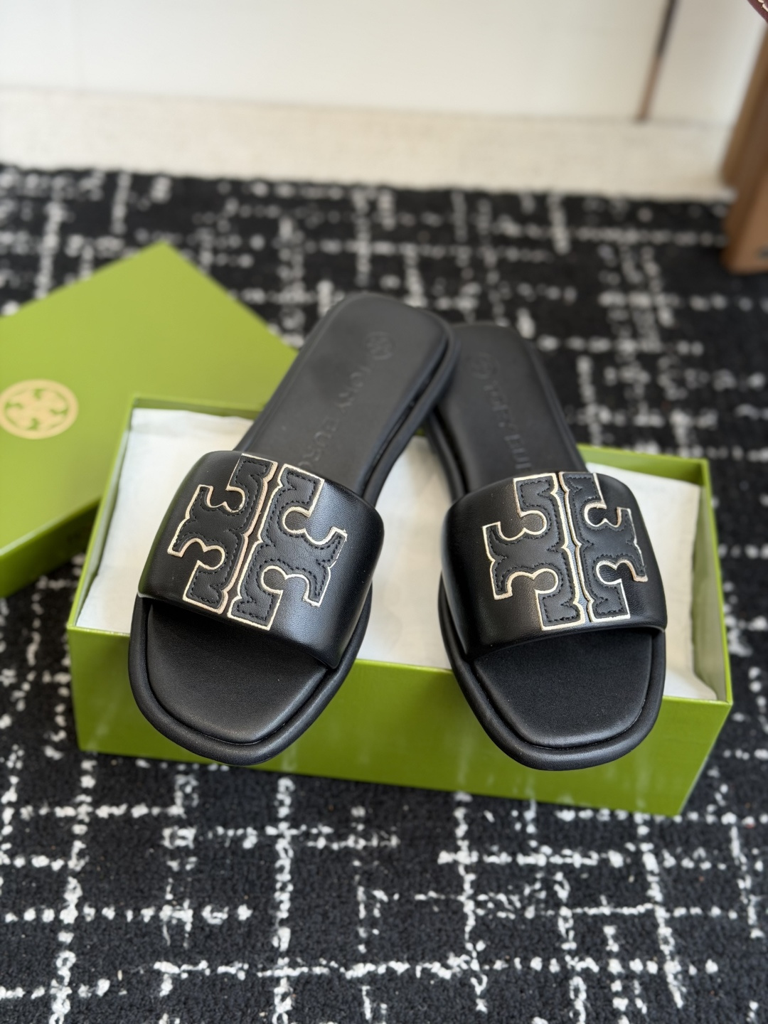 东莞代购级TB纯原 新款双T一字带皮革平底鞋这款ToryBurch平底拖鞋休闲又时髦，一字拖鞋鞋型，皮面