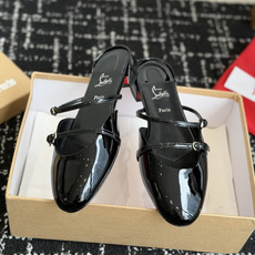 代购级CL红底鞋26ss春夏 小粗跟 玛丽珍 半拖 上脚果然更惊艳~个性双带设计非常百搭,而且高度也太适 代购级CL红底鞋26ss春夏 小粗跟 玛丽珍 半拖 上脚果然更惊艳~个性双带设计非常百搭,而且高度也太适