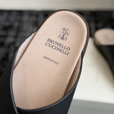 东莞代购级Brunello Cucinelli BC男士休闲凉拖鞋|此款凉拖鞋鞋面料采用意大利进口荔枝纹 东莞代购级Brunello Cucinelli BC男士休闲凉拖鞋|此款凉拖鞋鞋面料采用意大利进口荔枝纹