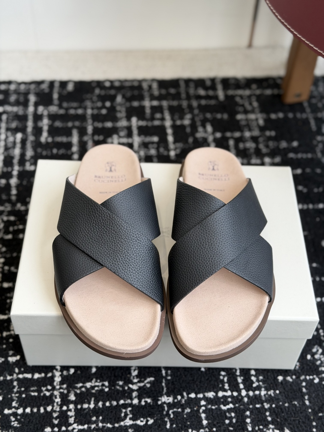 东莞代购级Brunello Cucinelli BC男士休闲凉拖鞋｜此款凉拖鞋鞋面料采用意大利进口荔枝纹