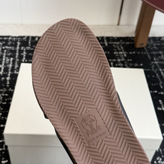 东莞代购级Brunello Cucinelli BC男士休闲凉拖鞋|此款凉拖鞋鞋面料采用意大利进口荔枝纹 东莞代购级Brunello Cucinelli BC男士休闲凉拖鞋|此款凉拖鞋鞋面料采用意大利进口荔枝纹