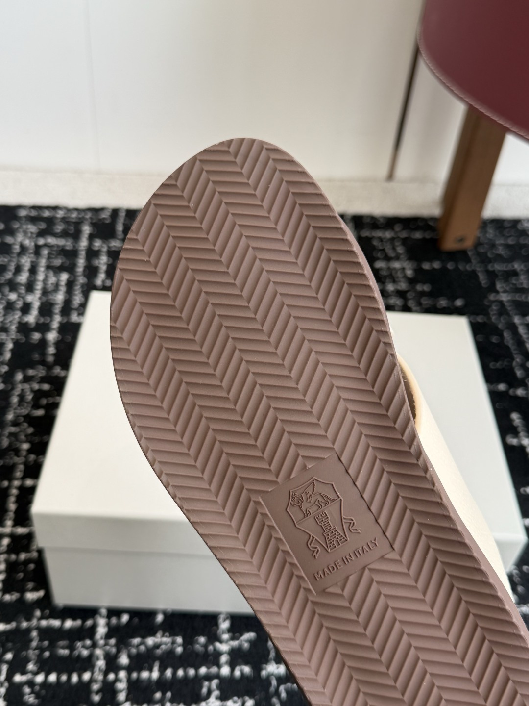 东莞代购级Brunello Cucinelli BC男士休闲凉拖鞋｜此款凉拖鞋鞋面料采用意大利进口荔枝纹
