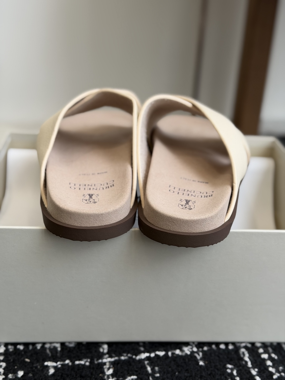 东莞代购级Brunello Cucinelli BC男士休闲凉拖鞋｜此款凉拖鞋鞋面料采用意大利进口荔枝纹