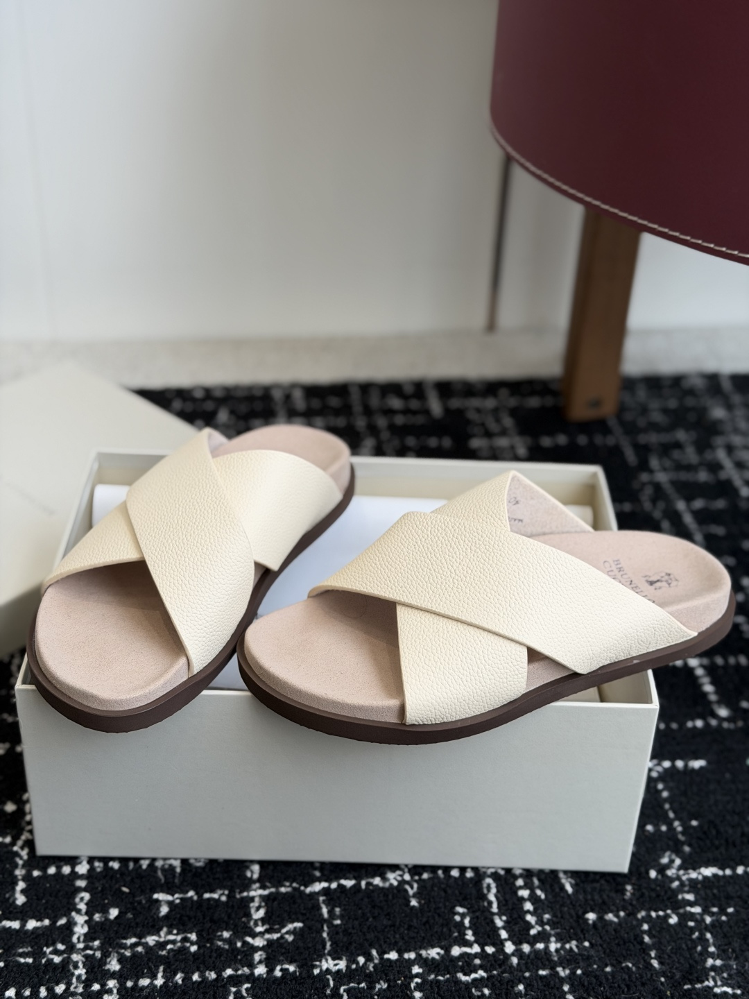 东莞代购级Brunello Cucinelli BC男士休闲凉拖鞋｜此款凉拖鞋鞋面料采用意大利进口荔枝纹