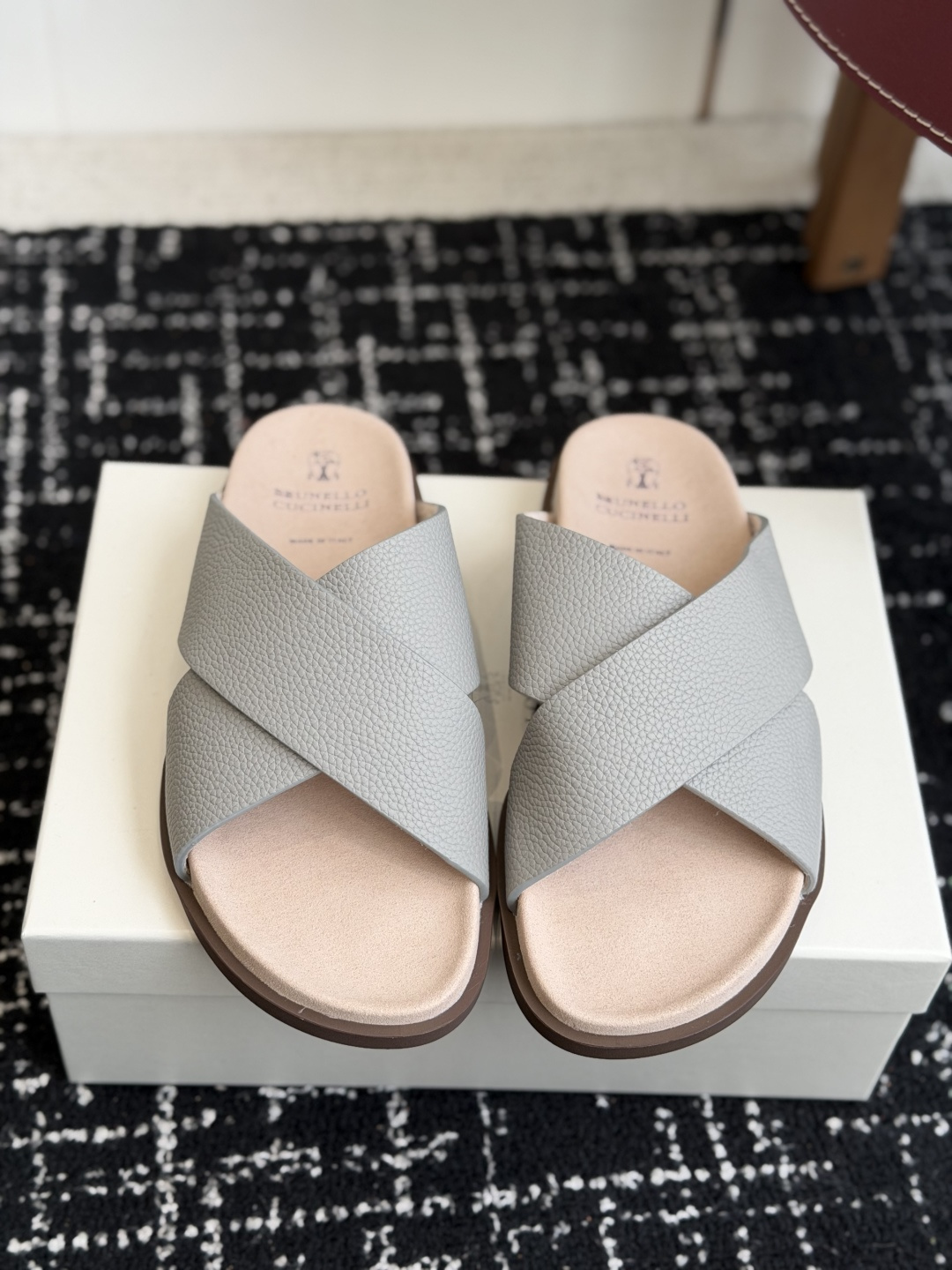 东莞代购级Brunello Cucinelli BC男士休闲凉拖鞋｜此款凉拖鞋鞋面料采用意大利进口荔枝纹