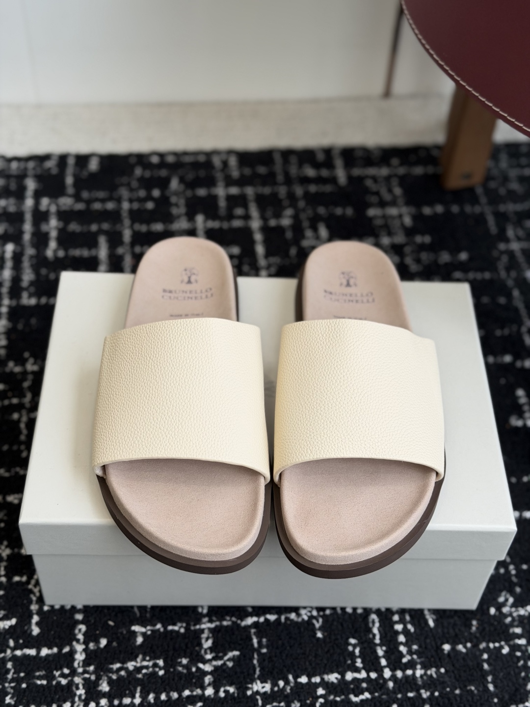 东莞代购级Brunello Cucinelli BC男士休闲凉拖鞋｜此款凉拖鞋鞋面料采用意大利进口荔枝纹
