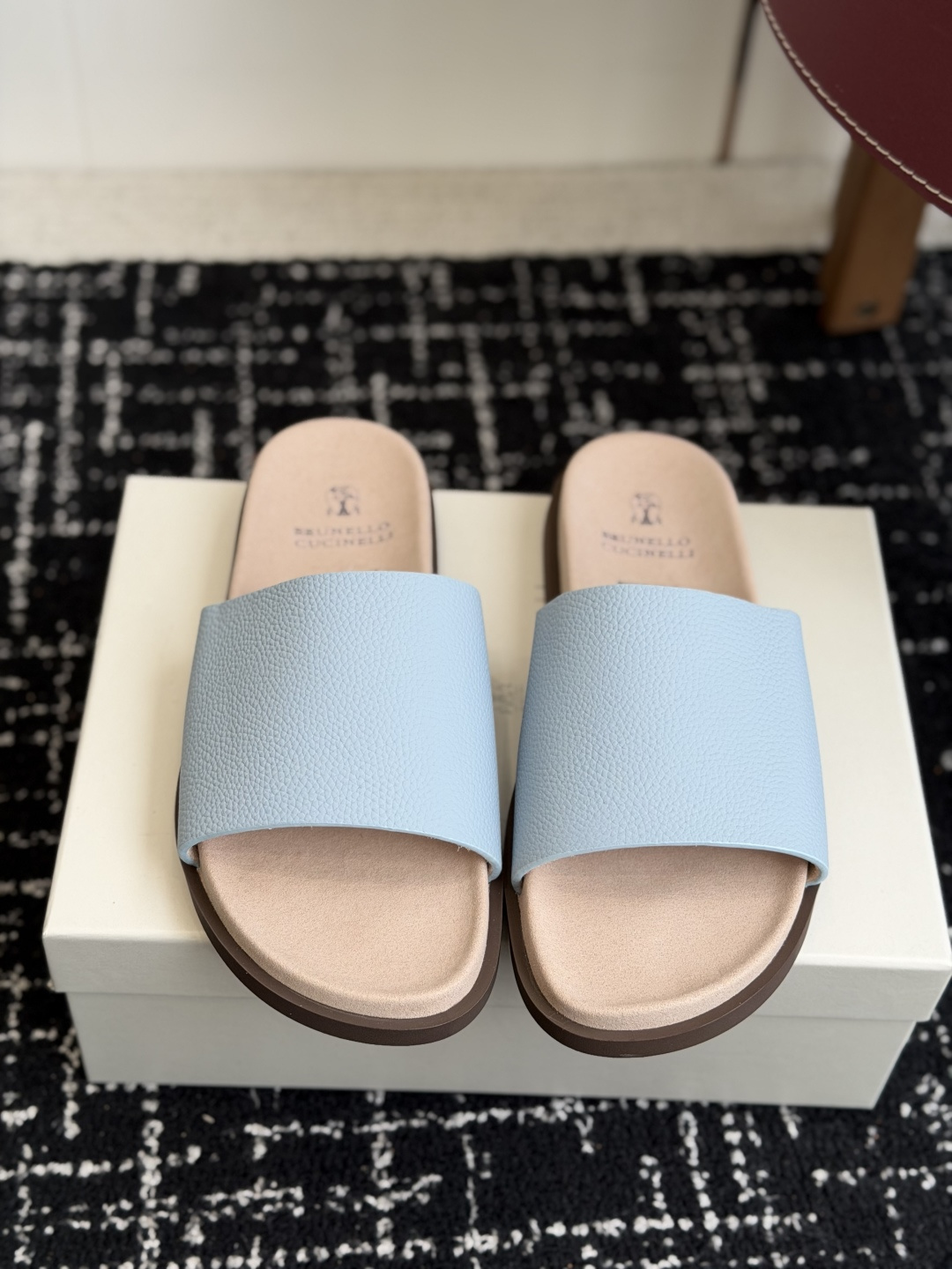 东莞代购级Brunello Cucinelli BC男士休闲凉拖鞋｜此款凉拖鞋鞋面料采用意大利进口荔枝纹